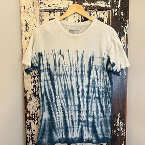 Men’s Young & Reckless tie dye T-shirt. Size Medium.